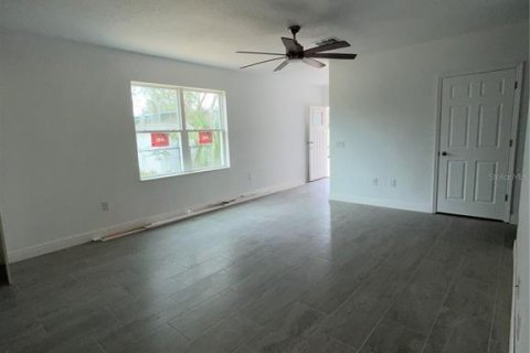 House in Umatilla, Florida 3 bedrooms, 116.13 sq.m. № 1654921 - photo 8