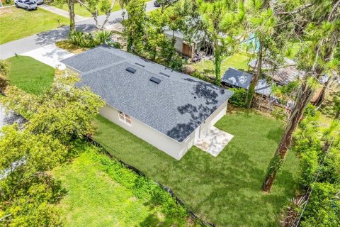 House in Umatilla, Florida 3 bedrooms, 116.13 sq.m. № 1654921 - photo 19