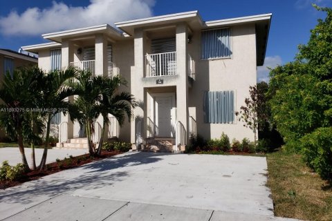 Propiedad comercial en venta en Hollywood, Florida, 222.97 m2 № 1945671 - foto 3