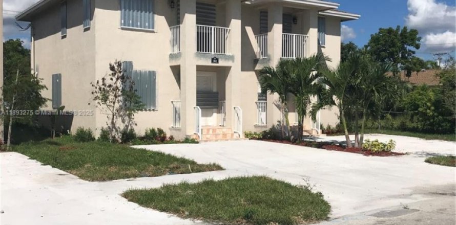 Propiedad comercial en Hollywood, Florida 222.97 m2 № 1945671