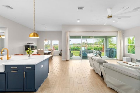 House in Apollo Beach, Florida 4 bedrooms, 299.05 sq.m. № 1556115 - photo 7
