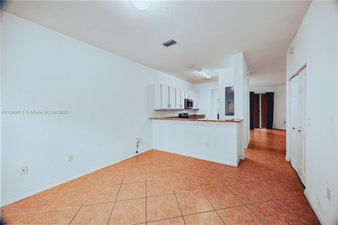 House in Miramar, Florida 3 bedrooms, 160.72 sq.m. № 1944919 - photo 14