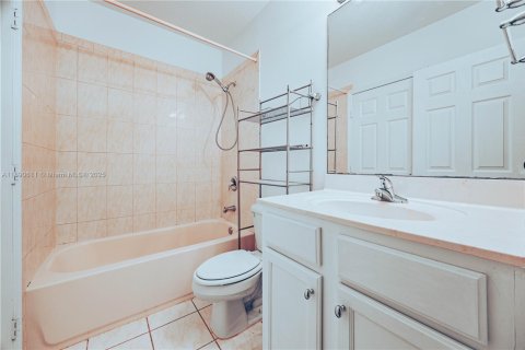 House in Miramar, Florida 3 bedrooms, 160.72 sq.m. № 1944919 - photo 29