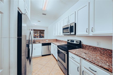 House in Miramar, Florida 3 bedrooms, 160.72 sq.m. № 1944919 - photo 17