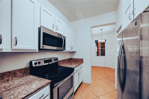House in Miramar, Florida 3 bedrooms, 160.72 sq.m. № 1944919 - photo 16