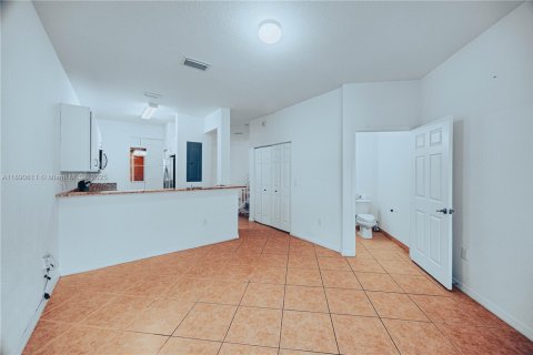House in Miramar, Florida 3 bedrooms, 160.72 sq.m. № 1944919 - photo 11