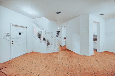House in Miramar, Florida 3 bedrooms, 160.72 sq.m. № 1944919 - photo 6