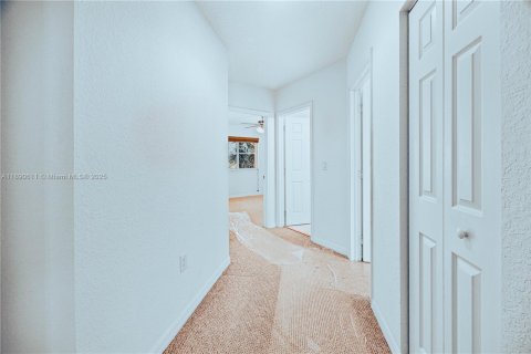House in Miramar, Florida 3 bedrooms, 160.72 sq.m. № 1944919 - photo 24