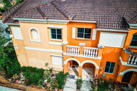 House in Miramar, Florida 3 bedrooms, 160.72 sq.m. № 1944919 - photo 3