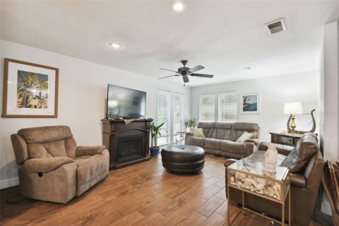House in Dover, Florida 3 bedrooms, 144.93 sq.m. № 1813613 - photo 7