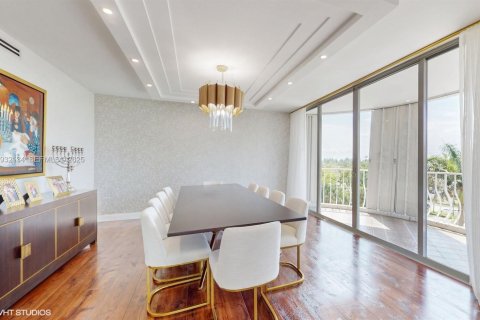 Condo in Bal Harbour, Florida, 4 bedrooms  № 1990600 - photo 8