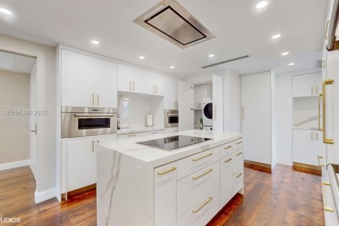 Condo in Bal Harbour, Florida, 4 bedrooms  № 1990600 - photo 13