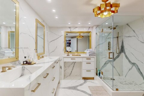 Condo in Bal Harbour, Florida, 4 bedrooms  № 1990600 - photo 22