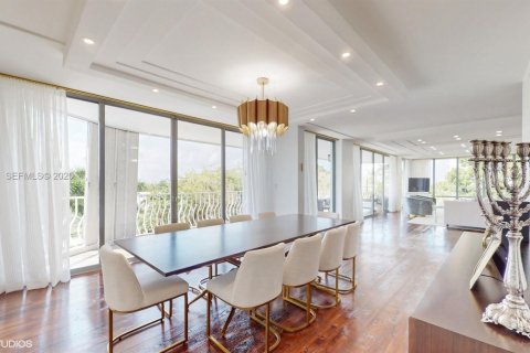 Condo in Bal Harbour, Florida, 4 bedrooms  № 1990600 - photo 10