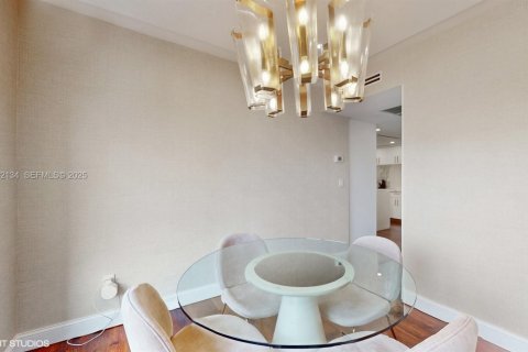 Condo in Bal Harbour, Florida, 4 bedrooms  № 1990600 - photo 15