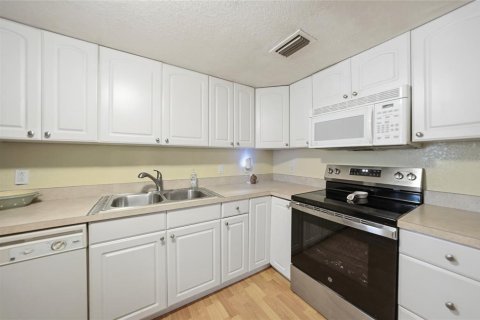 Condo in Port Charlotte, Florida, 2 bedrooms № 2119075 - photo 8