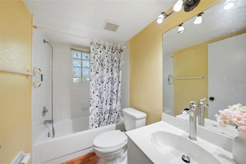 Condo in Port Charlotte, Florida, 2 bedrooms № 2119075 - photo 22