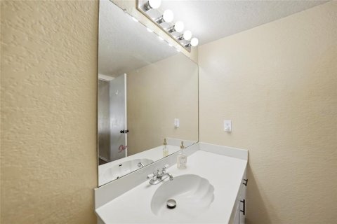 Condo in Port Charlotte, Florida, 2 bedrooms № 2119075 - photo 17