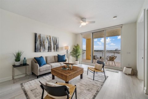 Condo in Palmetto, Florida, 2 bedrooms  № 1898664 - photo 13