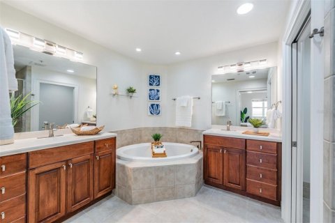 Condo in Palmetto, Florida, 2 bedrooms  № 1898664 - photo 24
