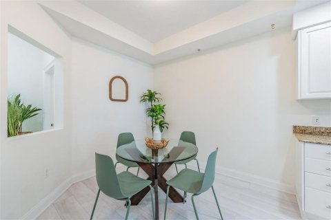 Condo in Palmetto, Florida, 2 bedrooms  № 1898664 - photo 9