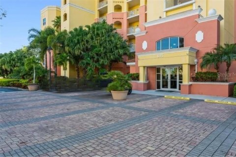 Condo in Palmetto, Florida, 2 bedrooms  № 1898664 - photo 1