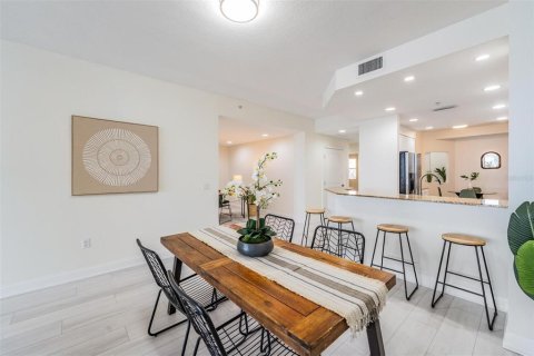 Condo in Palmetto, Florida, 2 bedrooms  № 1898664 - photo 12