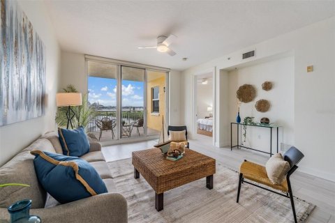 Condo in Palmetto, Florida, 2 bedrooms  № 1898664 - photo 15