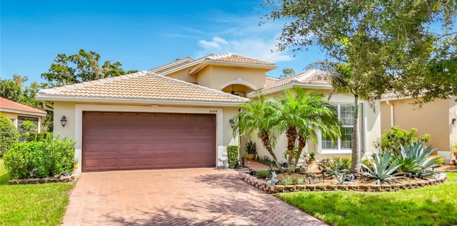 House in Wimauma, Florida 2 bedrooms, 192.59 sq.m. № 2396869