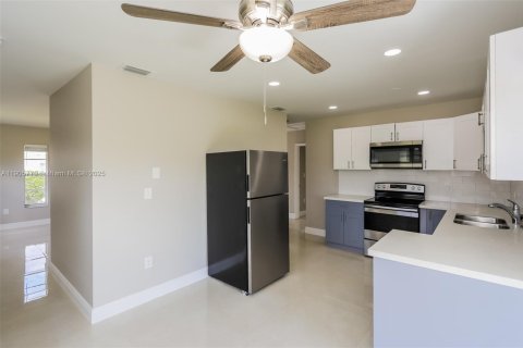 Снять в аренду виллу или дом в Майами, Флорида 4 спальни, 120.03м2, № 1956411 - фото 7