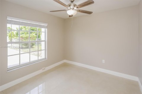 Снять в аренду виллу или дом в Майами, Флорида 4 спальни, 120.03м2, № 1956411 - фото 12