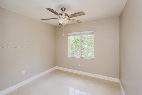 Снять в аренду виллу или дом в Майами, Флорида 4 спальни, 120.03м2, № 1956411 - фото 11