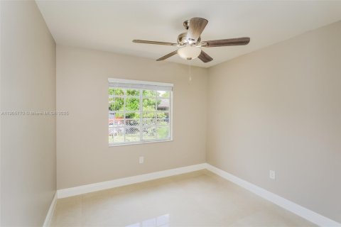 Снять в аренду виллу или дом в Майами, Флорида 4 спальни, 120.03м2, № 1956411 - фото 10