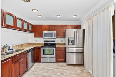 Купить таунхаус в Тампа, Флорида 8 комнат, 122.07м2, № 2110696 - фото 3