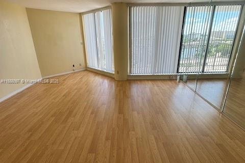 Condo in Hallandale Beach, Florida, 2 bedrooms  № 1942232 - photo 14