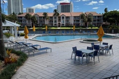 Condo in Hallandale Beach, Florida, 2 bedrooms  № 1942232 - photo 7
