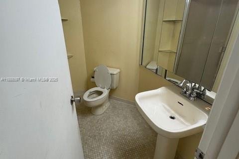 Condo in Hallandale Beach, Florida, 2 bedrooms  № 1942232 - photo 22