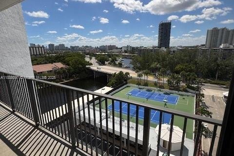 Copropriété à louer à Hallandale Beach, Floride: 2 chambres, 113.43 m2 № 1942232 - photo 12
