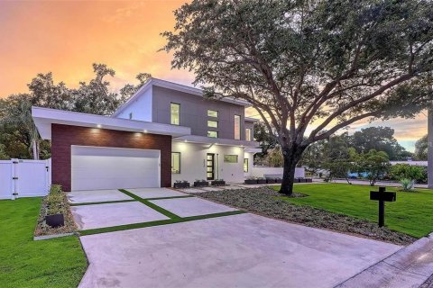 House in Sarasota, Florida 4 bedrooms, 326.55 sq.m. № 2220914
