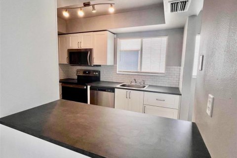 Condo in Sarasota, Florida, 2 bedrooms  № 1366401 - photo 5