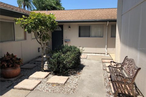 Condo in Sarasota, Florida, 2 bedrooms  № 1366401 - photo 1