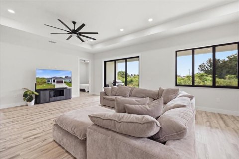 House in Rotonda, Florida 3 bedrooms, 162.21 sq.m. № 2421685 - photo 10