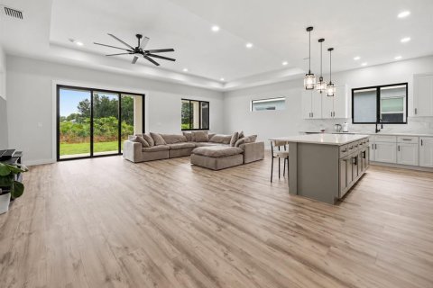 House in Rotonda, Florida 3 bedrooms, 162.21 sq.m. № 2421685 - photo 7