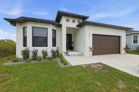 House in Rotonda, Florida 3 bedrooms, 162.21 sq.m. № 2421685 - photo 2