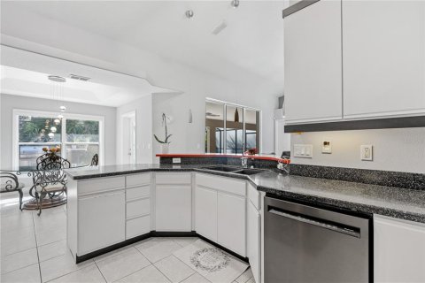 House in Palm Coast, Florida 4 bedrooms, 223.24 sq.m. № 1908825 - photo 11