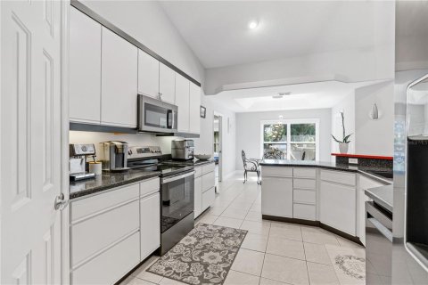 House in Palm Coast, Florida 4 bedrooms, 223.24 sq.m. № 1908825 - photo 10