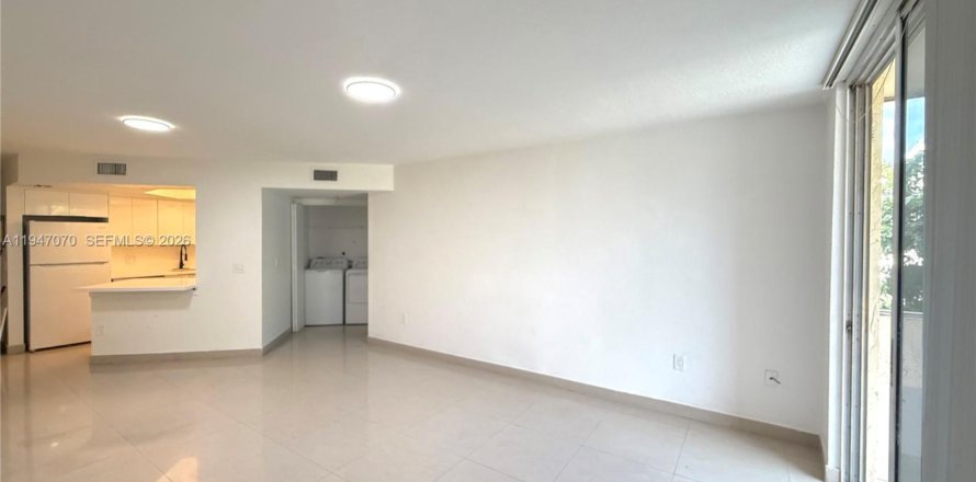 Condo in Doral, Florida, 2 bedrooms  № 2003245