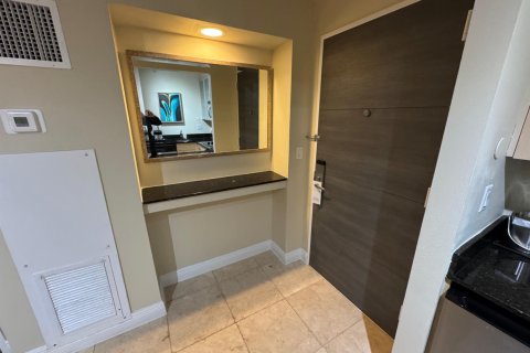 Condo in Fort Lauderdale, Florida, 1 bedroom № 2081555 - photo 3