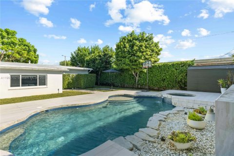 Casa en venta en Miami, Florida, 3 dormitorios, 135.73 m2 № 1954034 - foto 8