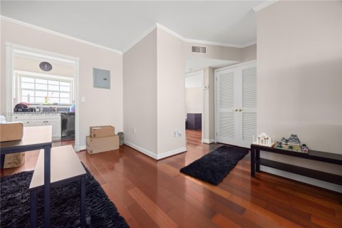 Condo in Hallandale Beach, Florida, 2 bedrooms  № 2018570 - photo 5